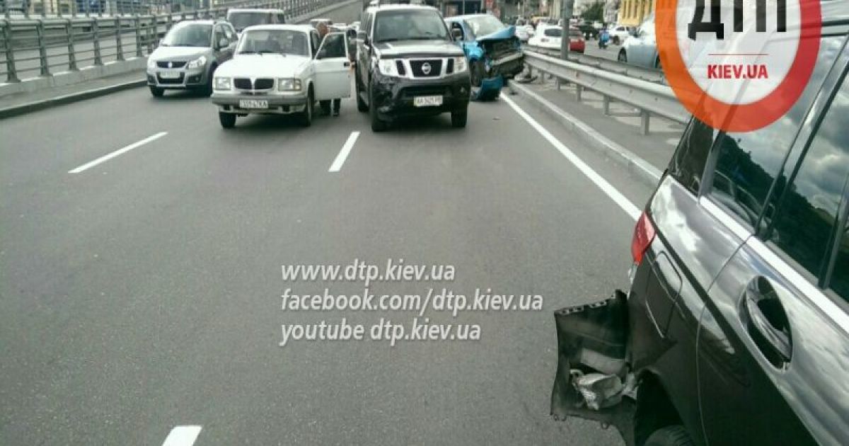 Пострадавшую забрали на такси / © dtp.kiev.ua