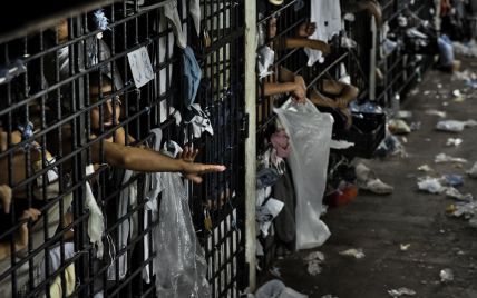 В самой страшной тюрьме Сальвадора заключенные устроили оргию со стриптизом