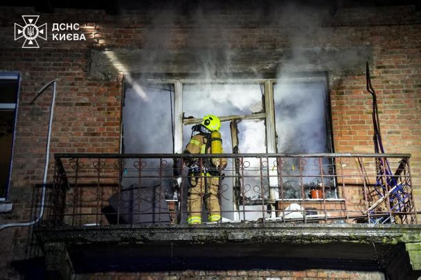 ГСЧС получила сообщение о возгорании в двухэтажке на Гарета Джонса / © ГСЧС Украины в Telegram