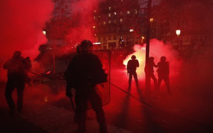 Протест десятилетия во Франции: митингующие крушат витрины и дерутся с полицией