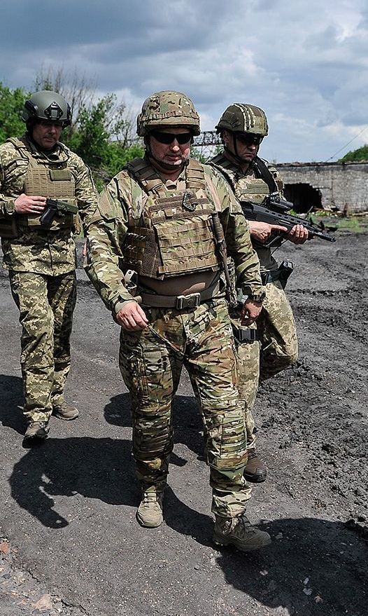 Турчинов на позициях под Горловкой заявил о скоплении войск РФ у границы