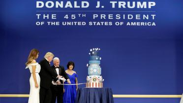 В день инаугурации Трампа состоялось три бала, два из них провели в крупнейшем выставочном зале в Вашингтоне Freedom Hall, а третий, посвященный вооруженным силам США, &mdash; в Национальном строительном музее / © Reuters