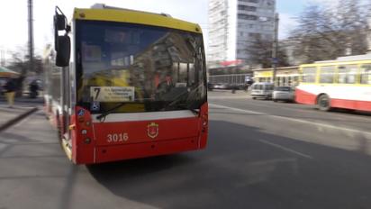 Жінки за кермом - норма! В Одесі вчать кермувати тролейбусом - з нуля!