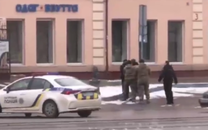 В Днепре военные "ловили" мужчину на улице: что известно о скандальном видео