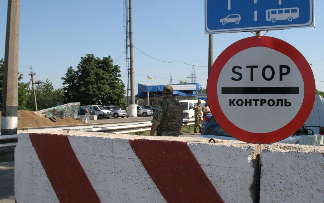 Пограничники задержали грузовик с броєприпасами и российским военным. / © Госпогранслужба Украины