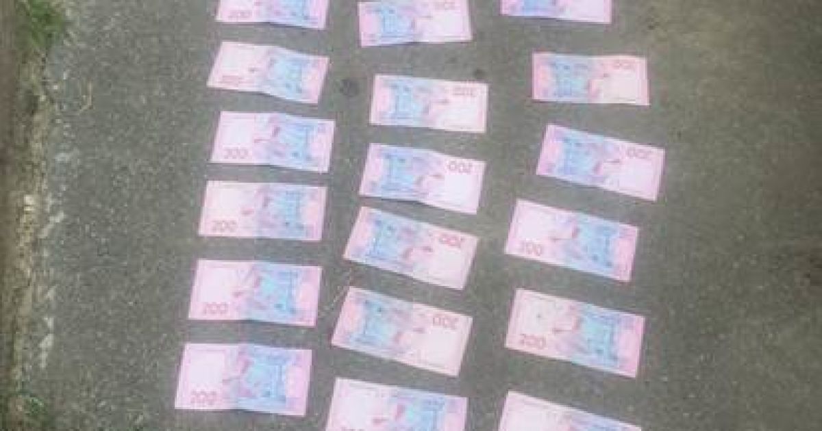 Сотрудники Управления СБ Украины в харьковской области задержали архитектора сразу после получения им взятки