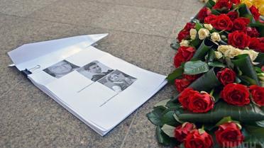 Украинцы вспоминают погибших у посольства Нидерландов. / © УНИАН