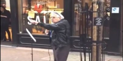 Лондонців насмішив запальний дідусь, який посеред вулиці натхненно виконав лайливий хіп-хоп