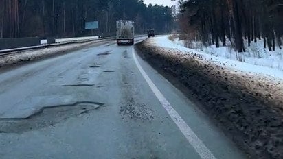 Жахливі ями на трасі Київ – Чоп: коли їх залатають