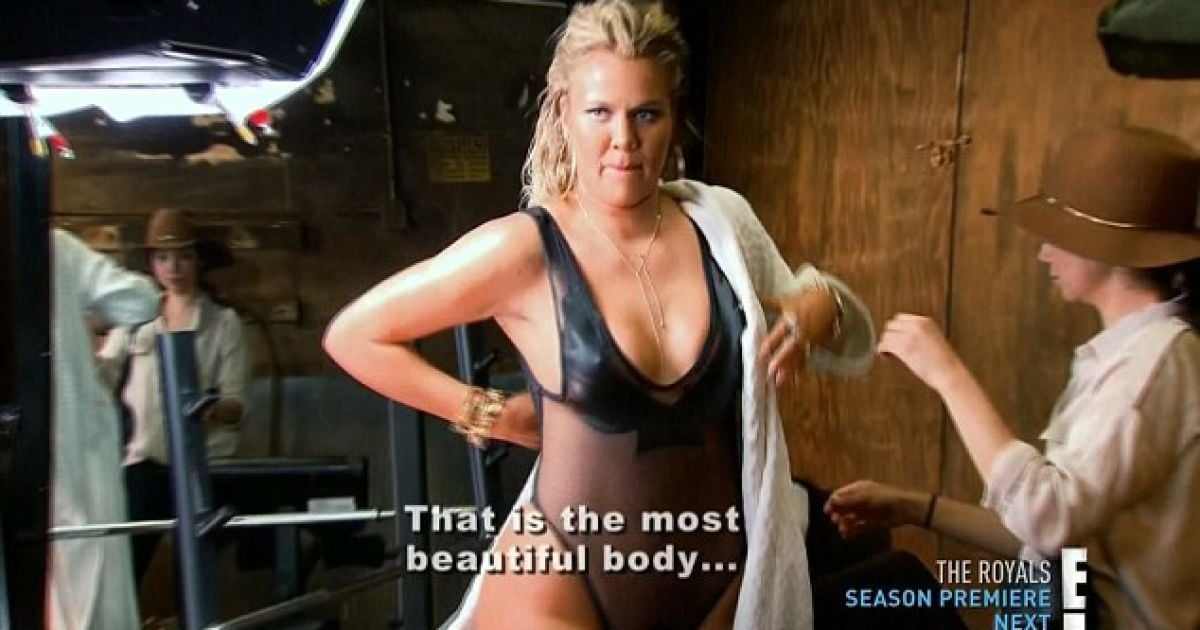 У Мережі з'явився бекстейдж фотосету Хлое Кардашян / © Uk.eonline.com