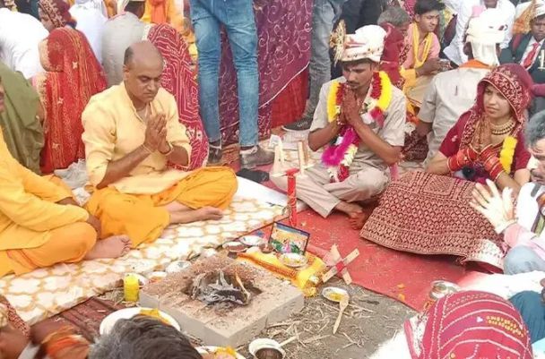 Кожній парі також було вручено набір подарунків / © guinnessworldrecords.com