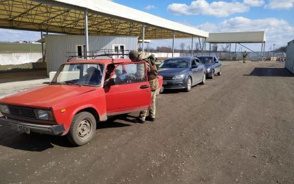 На Донбассе временно закрывают пункт пропуска “Гнутово”