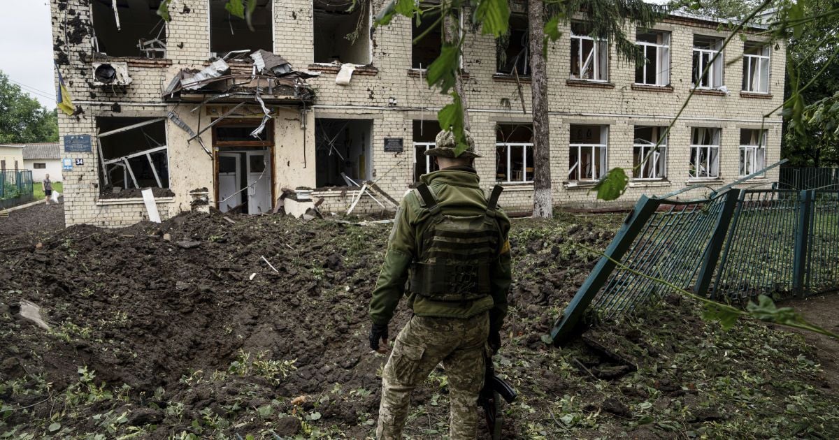 На півдні росіяни продовжують обстрілювати цивільних, під вогнем наразі десятки населених пунктів - Генштаб