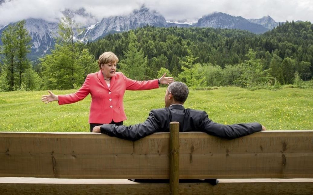 Президент Обама назвал канцлера Германии Ангелу Меркель своим "ближайшим международным партнером&raquo;. Лидеры двух стран вместе решали глобальный финансовый кризис, решали вопрос со свободной торговлей и принимали важное международное соглашение по борьбе с изменением климата, все это подтверждает их общие ценности и взгляды. Их отношения снова расцвели в последние годы, именно Обама и Меркель сделали главный международный толчок для экономических санкций в отношении России за ее действия в Украине. / © Reuters