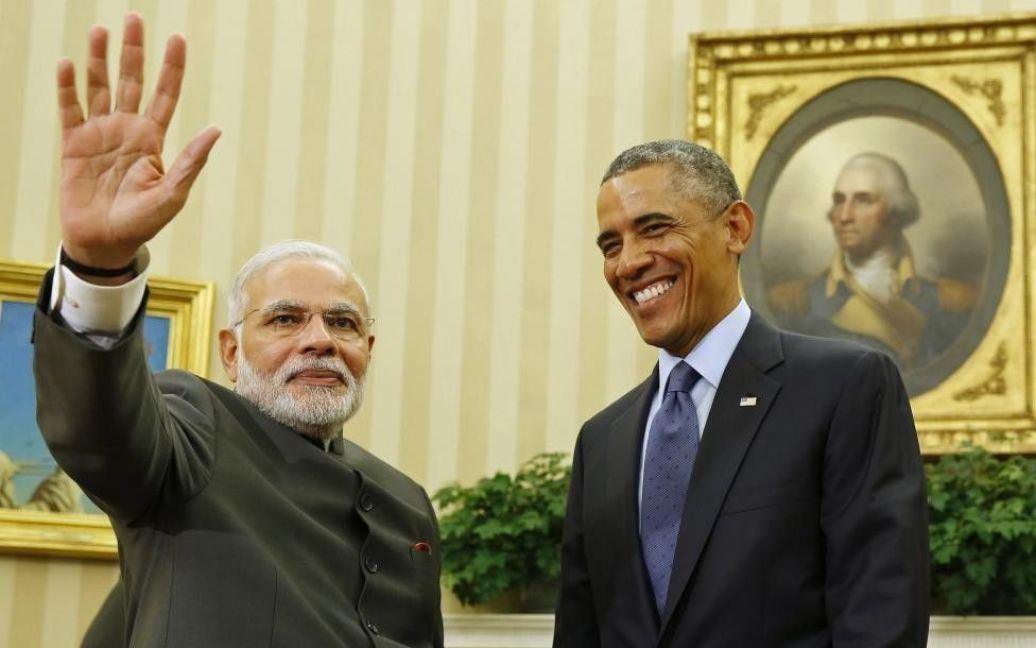 Как и Обама, премьер-министр Индии Нарендра Моди вырос в бедной семье, но ему удалось прорваться в политическую элиту. Помощники говорят, что двое лидеров связаны эмоциональной и жизненной связью. Моди было запрещено посещать Соединенные Штаты в течение почти десяти лет, а Обама - первый президент США, который посетил Индию два раза, а также поддерживал тесные дружеские отношения с предшественником Моди Манмохан Сингх. / © Reuters