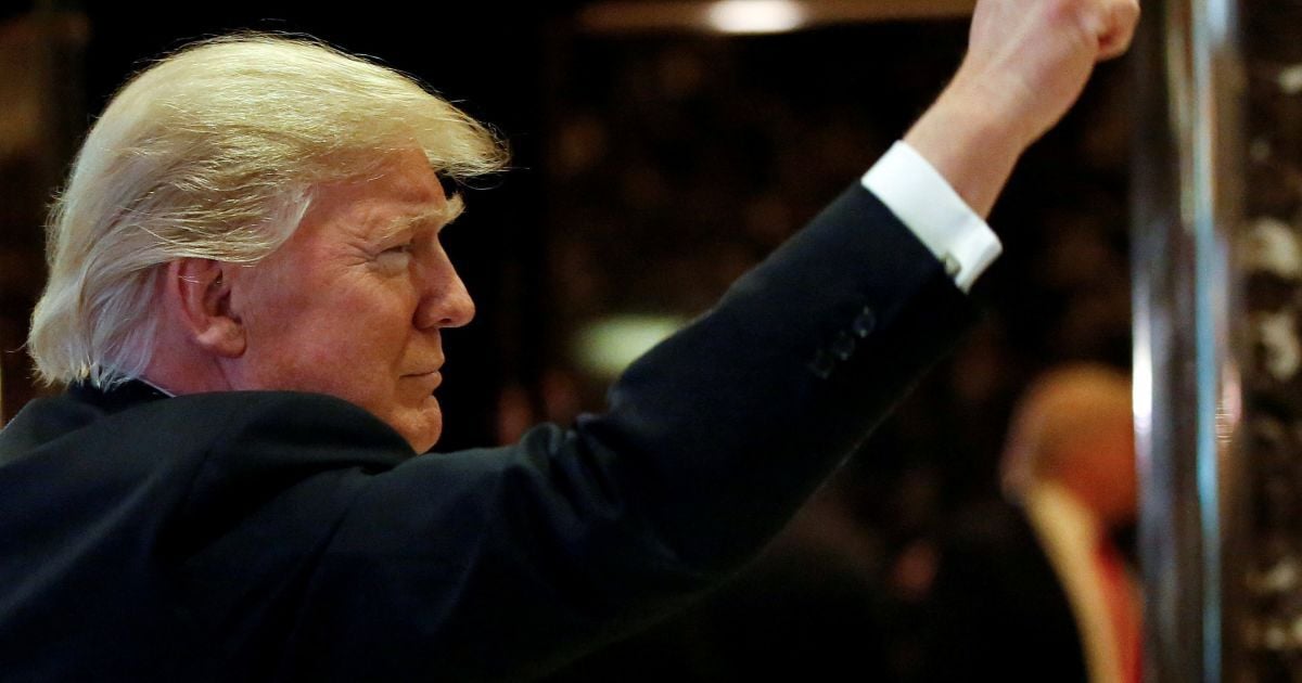 Авдіївка у темряві та подробиці антиміграційного указ Трампа. П'ять новин, які ви могли проспати