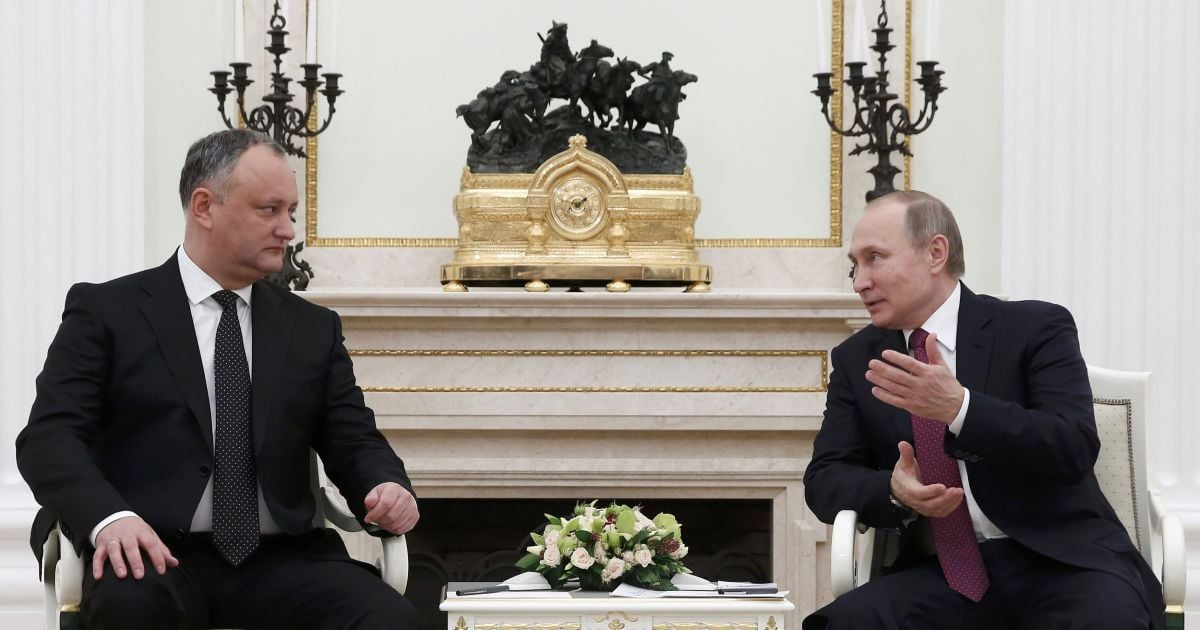 Путин подарил Додону карту Молдовы, границы которой распространяются на Украину и Румынию