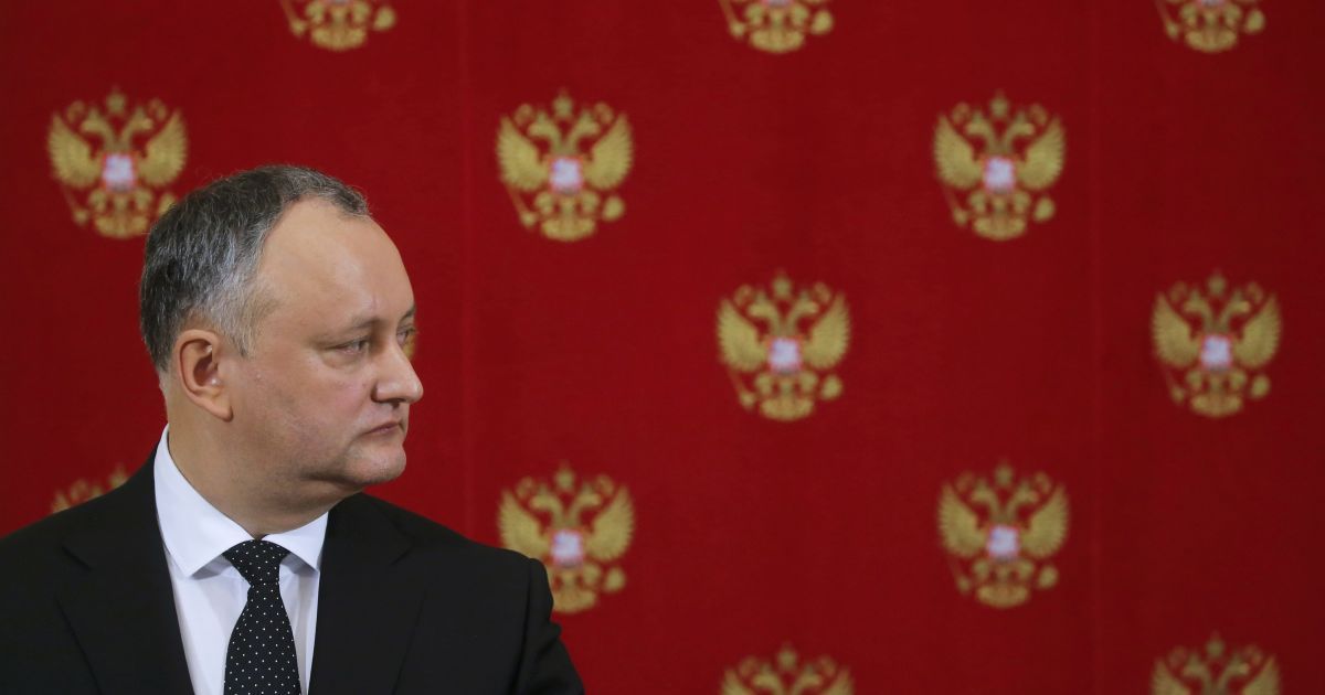 Додон не пустив військових на навчання до України