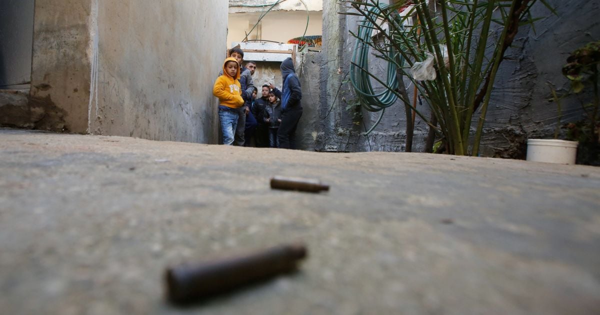 Израильские военные застрелили 17-летнего палестинца, который бросал в них камни