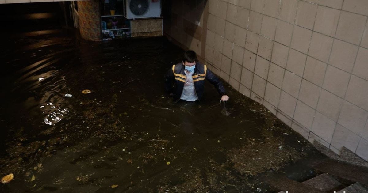 Затоплене метро "Академмістечко" у Києві: фото вражають