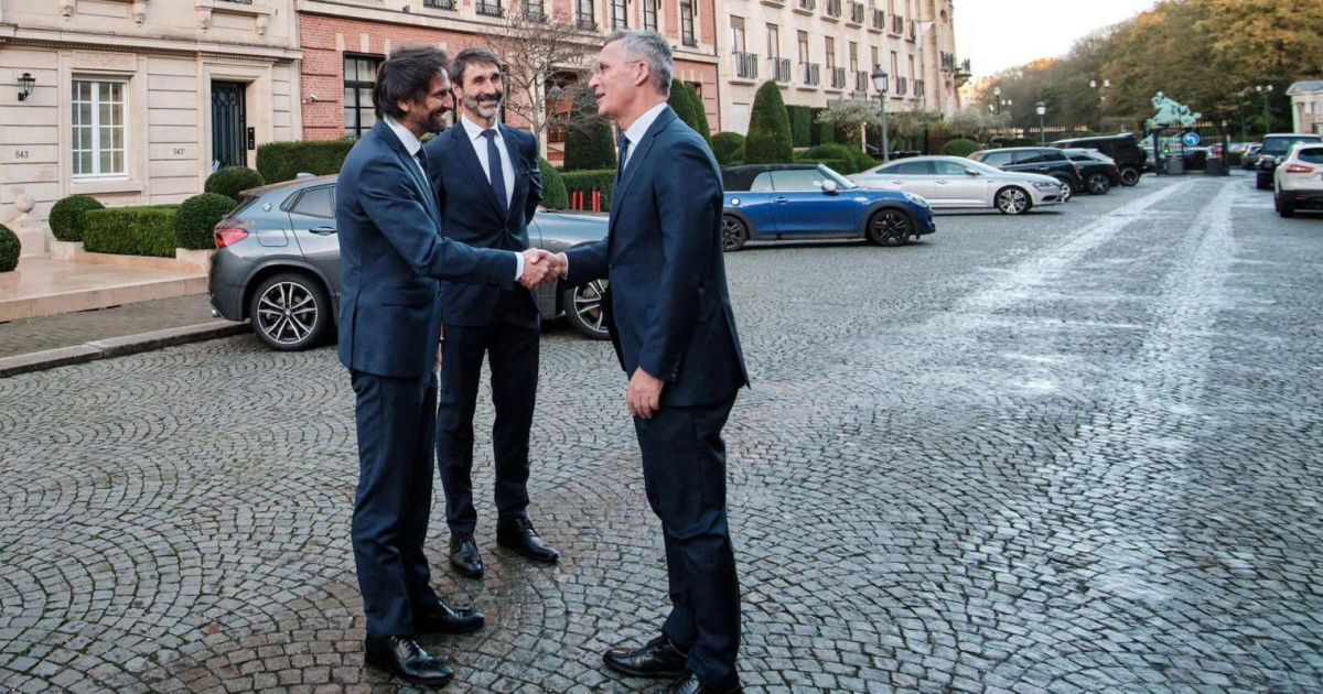 Глава Минобороны Словакии Роберт Калиняк рассказал генсеку НАТО Йенсу Столтенбергу о помощи Украине / Фото: mosr.sk