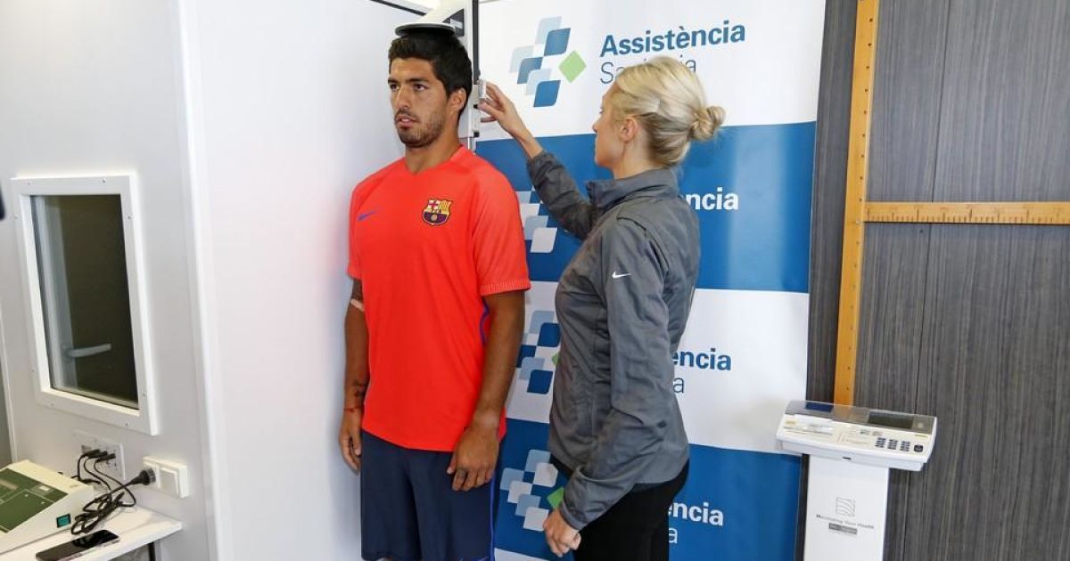 Игроки "Барселоны" побегали по врачам после отпуска