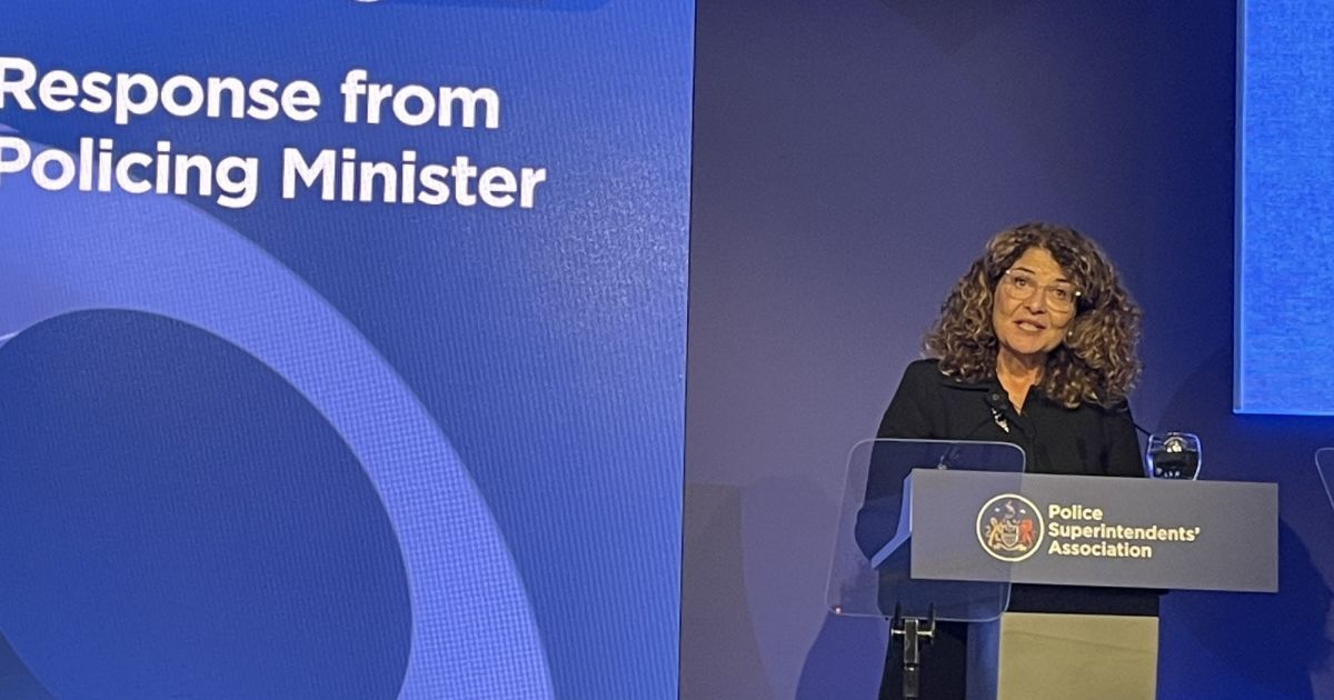 Британская министерша полиции, пожарной безопасности и предотвращение преступности Дайана Джонсон