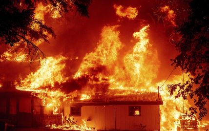 В США огонь почти полностью уничтожил городок в горной местности