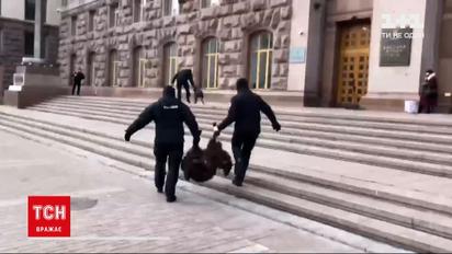 Новини Києва: мітингувальники привели до КМДА баранів та овець