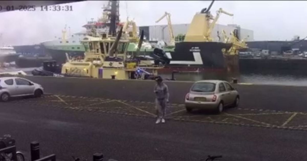 Авто чоловіка впало у море