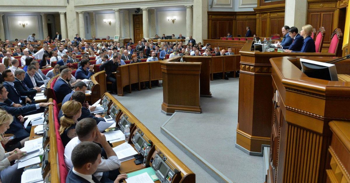 В Сети опубликовали видео потасовки между депутатами от "Слуги народа"