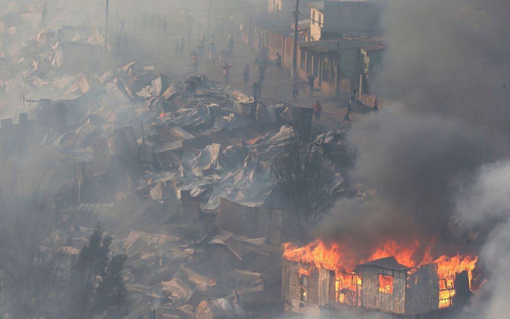Чили охватил масштабный природный пожар / © Reuters