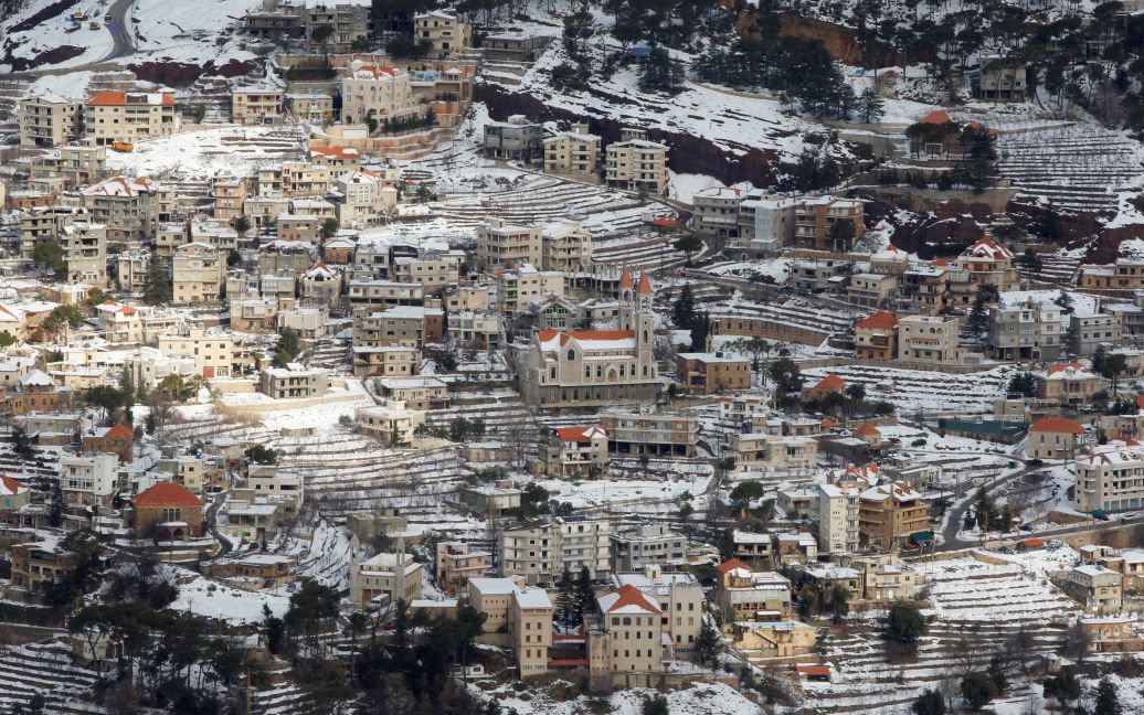 Снег покрывает село Бакінта в горном Ливане. / © Reuters