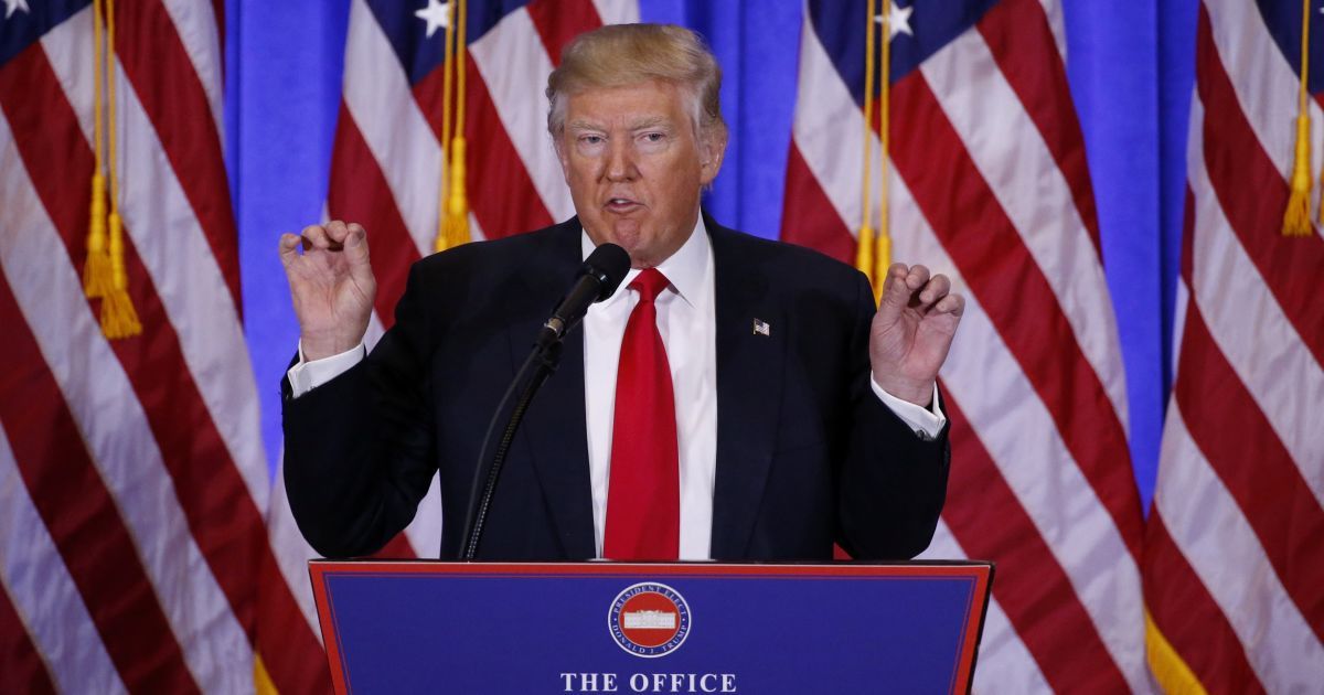 На прес-конференції Трамп не дав слова журналістові CNN через публікацію компрометуючого звіту