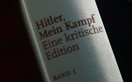 У Німеччині за рік злетіли продажі гітлерівської "Mein Kampf"