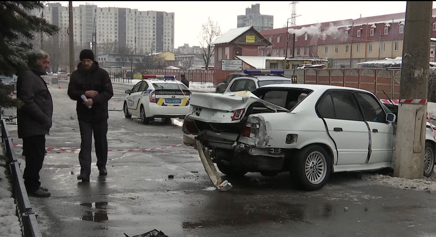 В Киеве БМВ насмерть сбил женщину, которая шла по тротуару