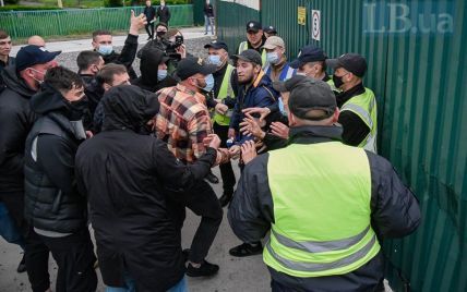 У Києві на акції проти забудови озера Вирлиця сталися сутички з поліцією