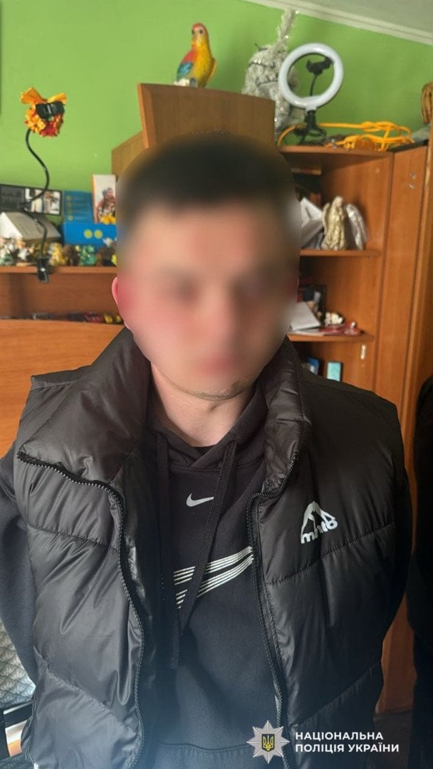 Під час обшуків вилучено телефони, сім-картки, компоненти вибухівки, електросірники / © Національна поліція України