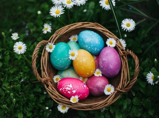 Як зробити великодні крашанки: швидкі способи пофарбувати яйця