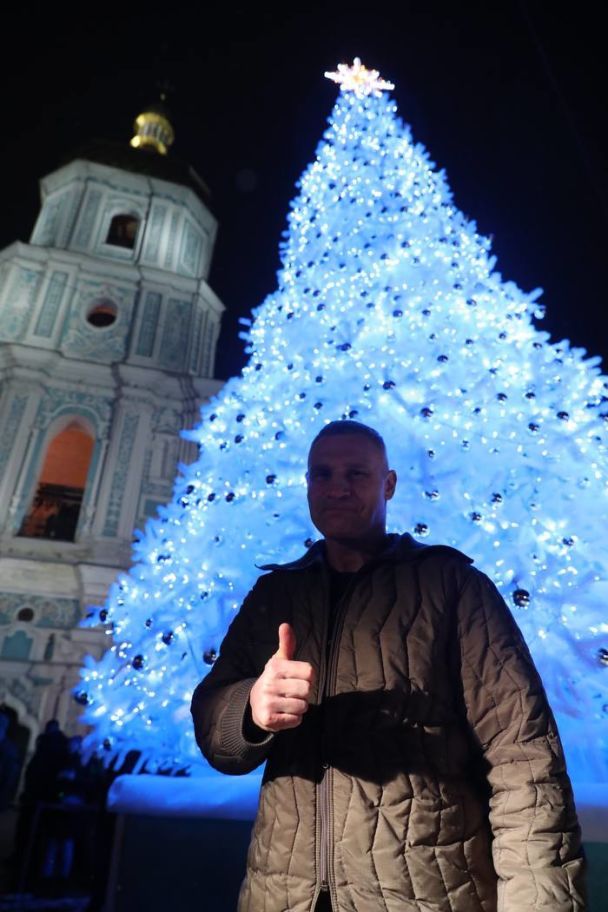 На Софійській площі запалили вогні на головній ялинці країни / Фото: КМДА / ©