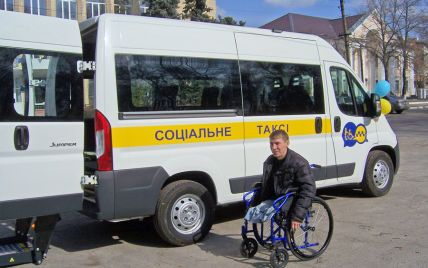 Жители Киева снова могут воспользоваться услугами бесплатного «социального такси»