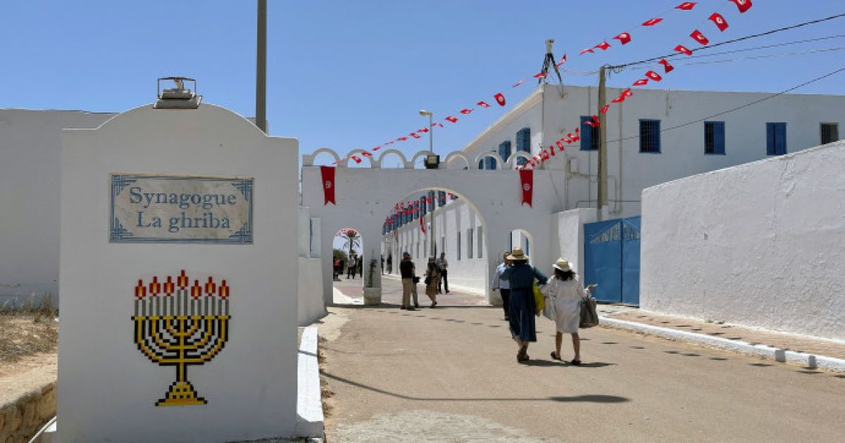 В Тунисе военный устроил стрельбу у синагоги. Фото/Twitter: The Jerusalem Post.