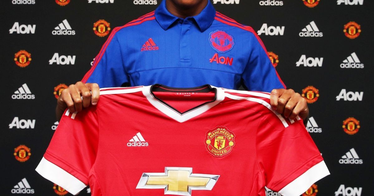 Мартиаль - игрок МЮ