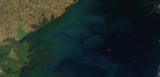 Пожежу на "вишках Бойка" видно з космосу: супутникові знімки