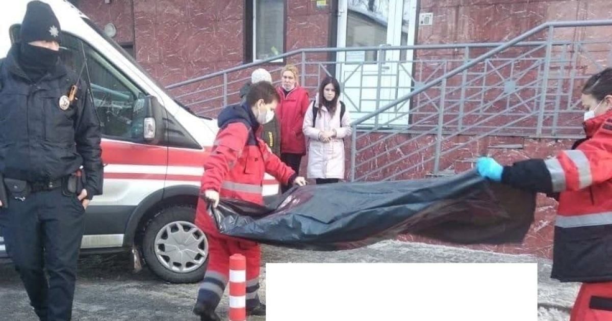 У Києві 13-річна дівчинка випала з балкона 17-го поверху