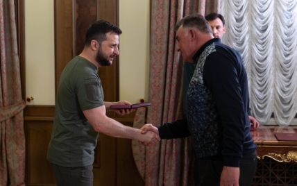Уберегли мир от новой трагедии: Зеленский наградил сотрудников ЧАЭС, работавших в условиях оккупации