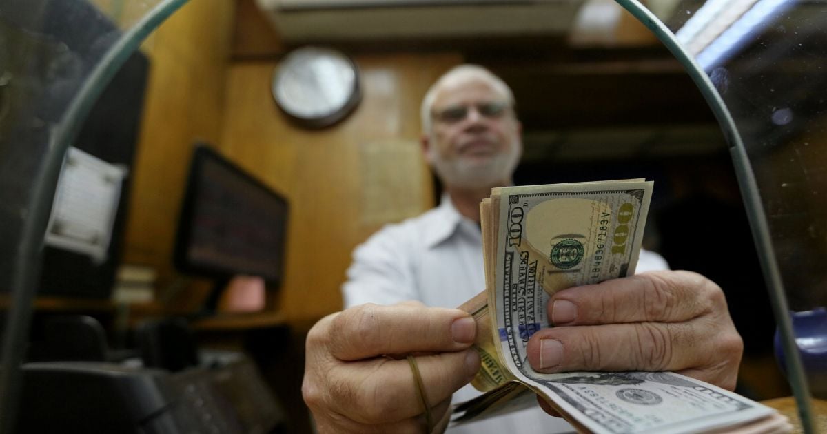 Офіційний курс валют НБУ: вартість долара "пробила" позначку в 27 гривень