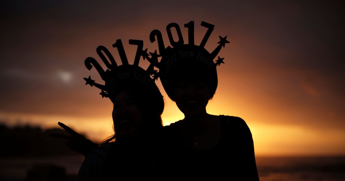 Теракт в Стамбуле и встреча Нового года. Пять новостей, которые вы могли проспать