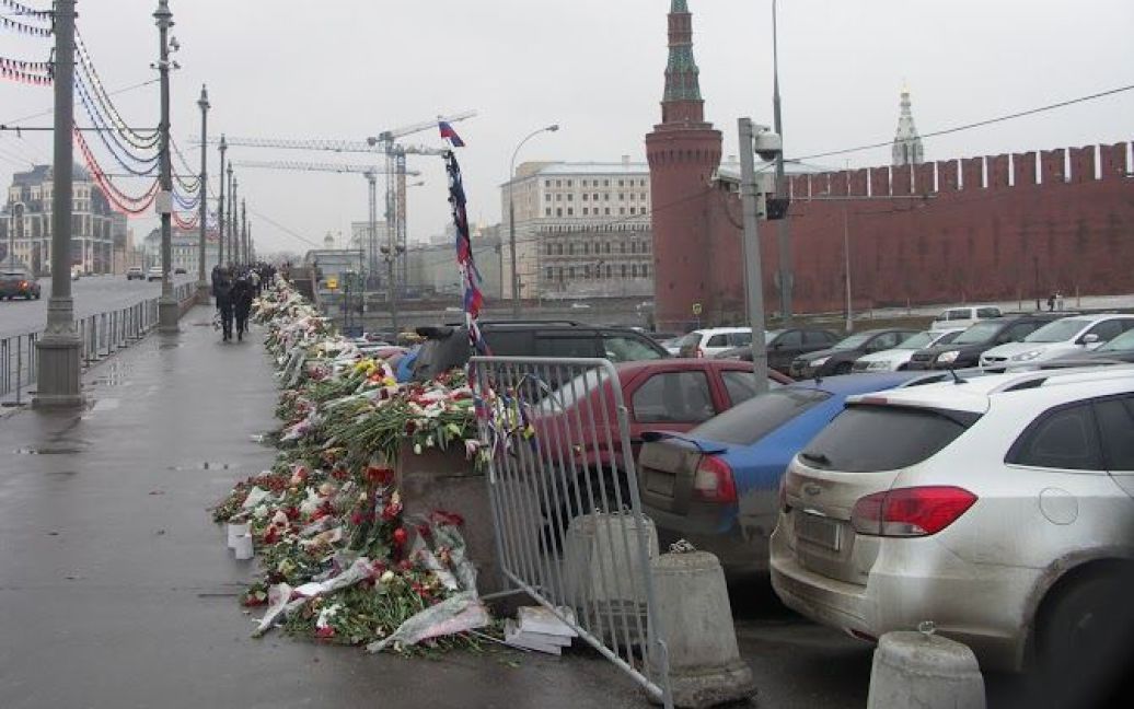 Место убийства Немцова (фото 10) / © фото: Дмитрий Флорин