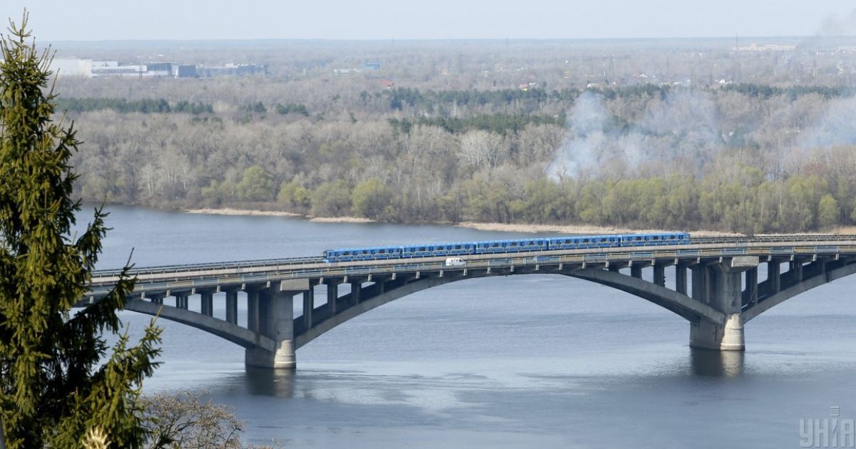 У Києві на мосту Метро через Дніпро вихідними обмежать рух транспорту